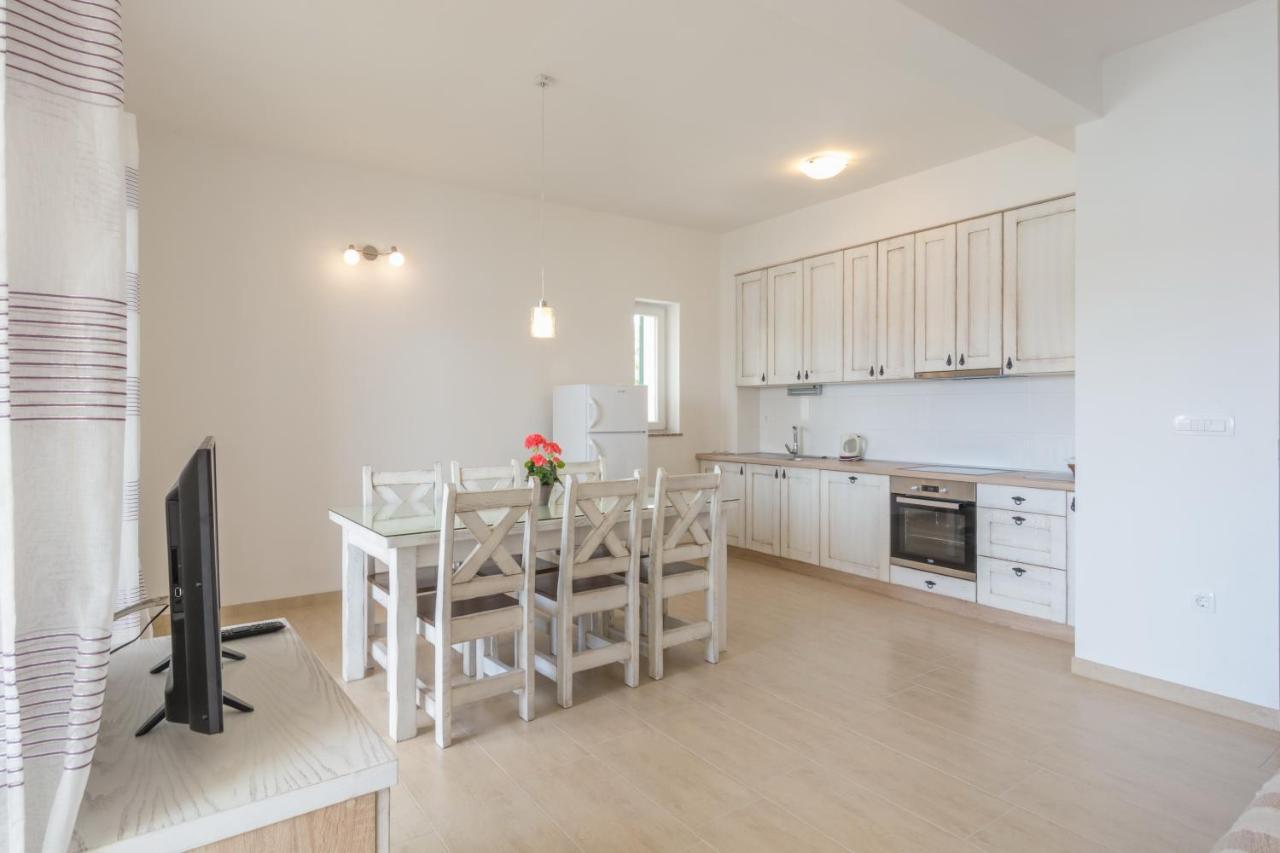 Apartments By The Sea Simuni, Pag - 18386 Kolan Εξωτερικό φωτογραφία