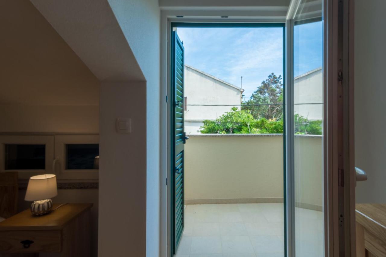 Apartments By The Sea Simuni, Pag - 18386 Kolan Εξωτερικό φωτογραφία