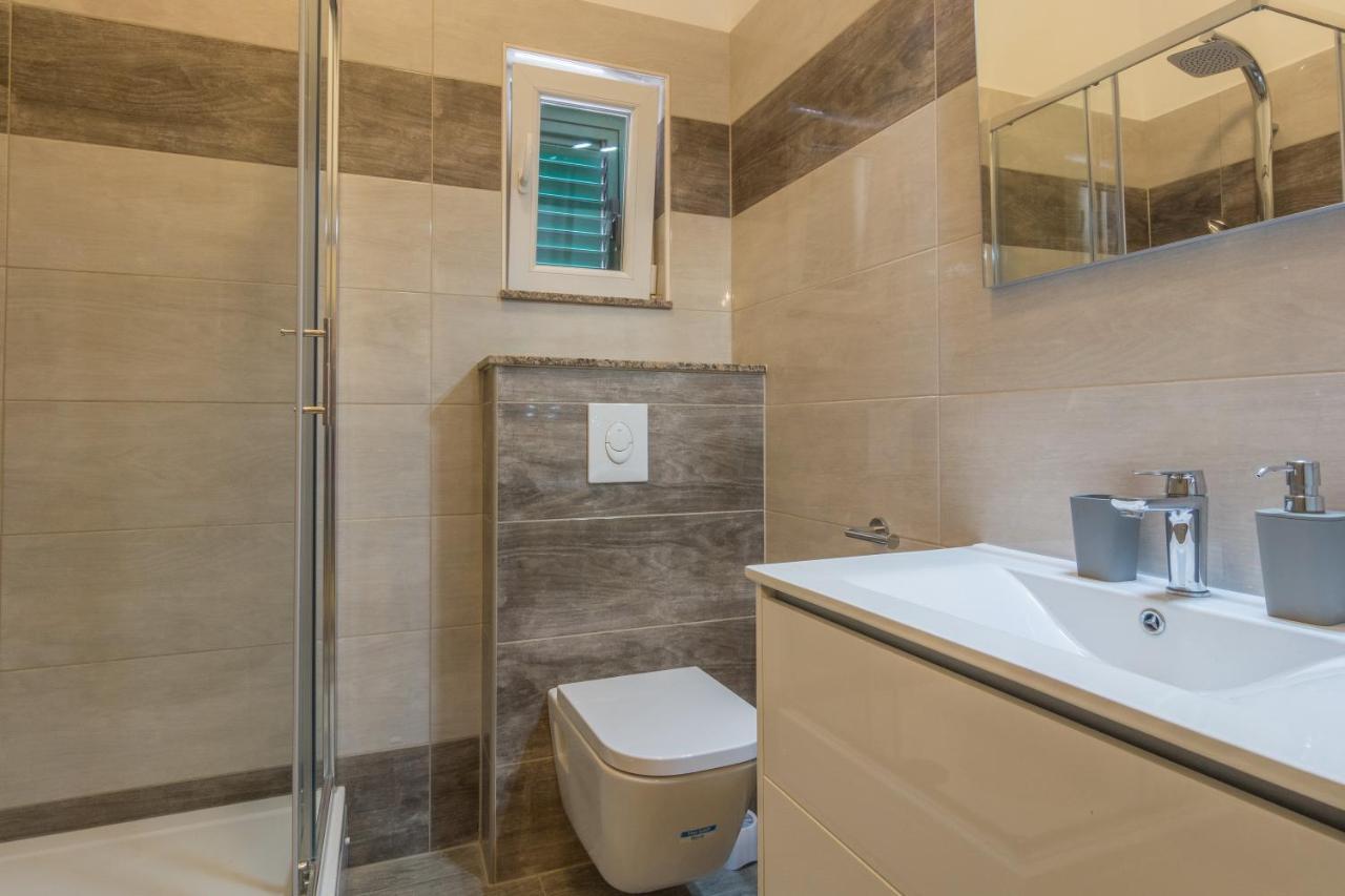Apartments By The Sea Simuni, Pag - 18386 Kolan Εξωτερικό φωτογραφία
