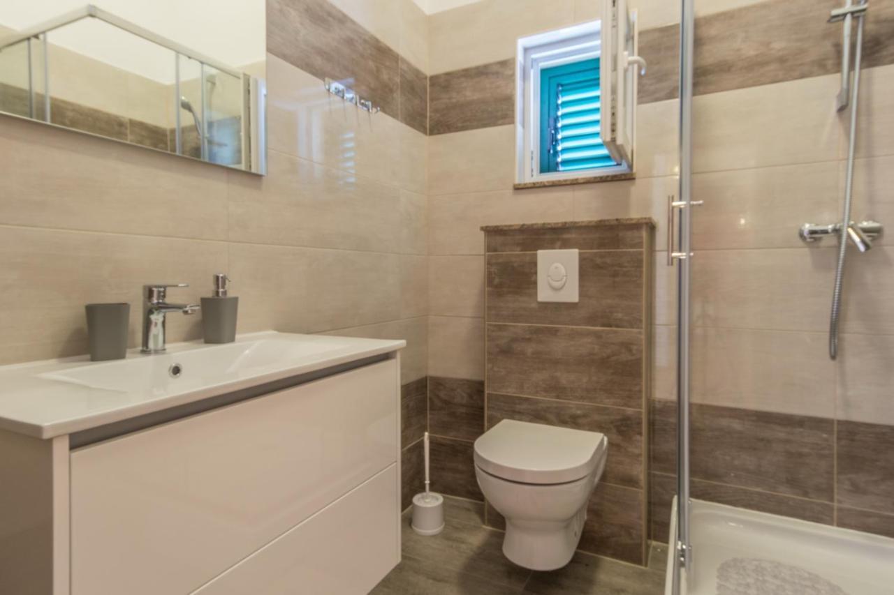 Apartments By The Sea Simuni, Pag - 18386 Kolan Εξωτερικό φωτογραφία